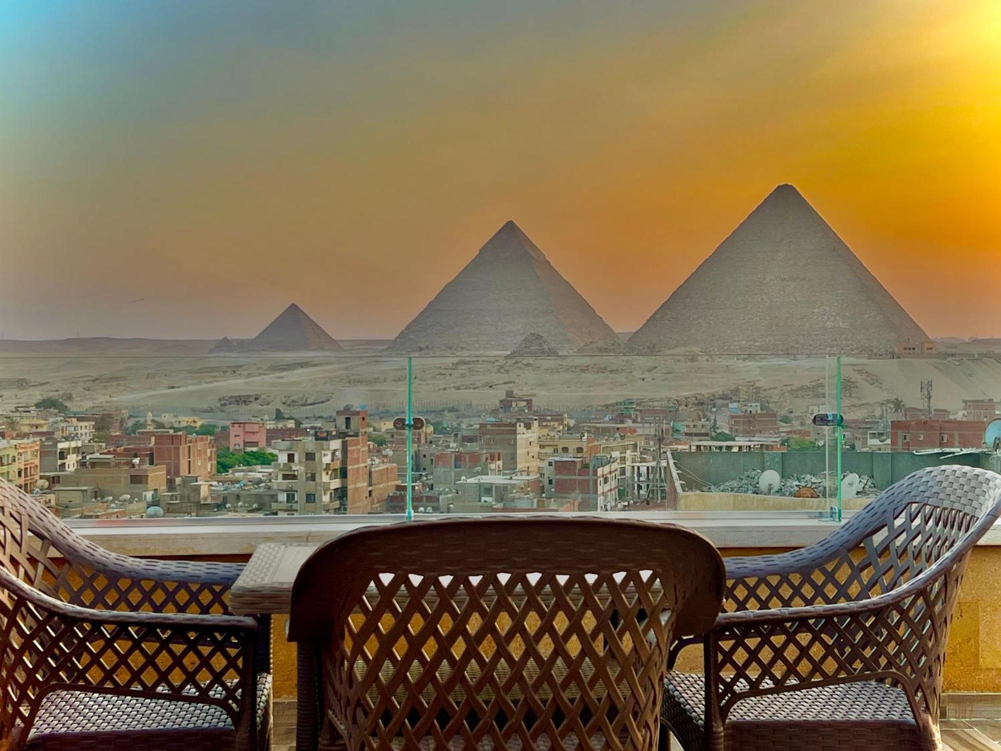 Celia Pyramids View Inn Nazlet el-Sisi Bagian luar foto
