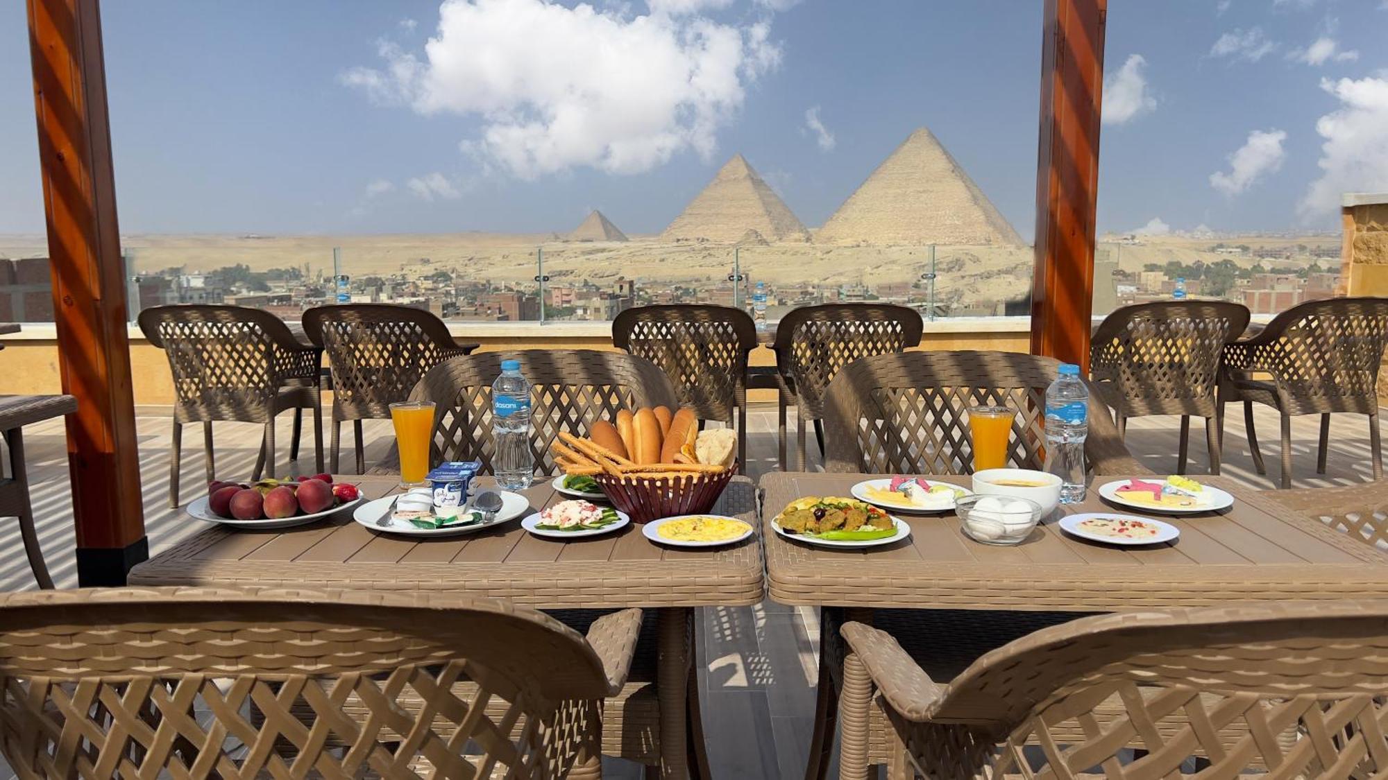 Celia Pyramids View Inn Nazlet el-Sisi Bagian luar foto